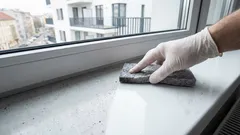 Besprijekoran prozorski prag bez ogrebotina: jednostavne metode koje ne zna svatko