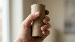 Bit ćete zapanjeni koliko mala kartonska cijev može potpuno promijeniti miris u vašoj kupaonici – bez ikakvog napora.