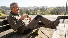 Ovaj zaboravljeni napitak ponovno je u modi: prednosti cikle nakon 60. godine